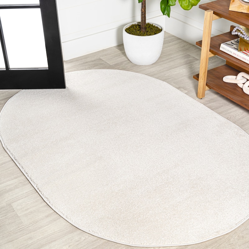JONATHAN Y Tumbling Solid Low-Pile Area Rug - 5 X 8 Oval - Cream