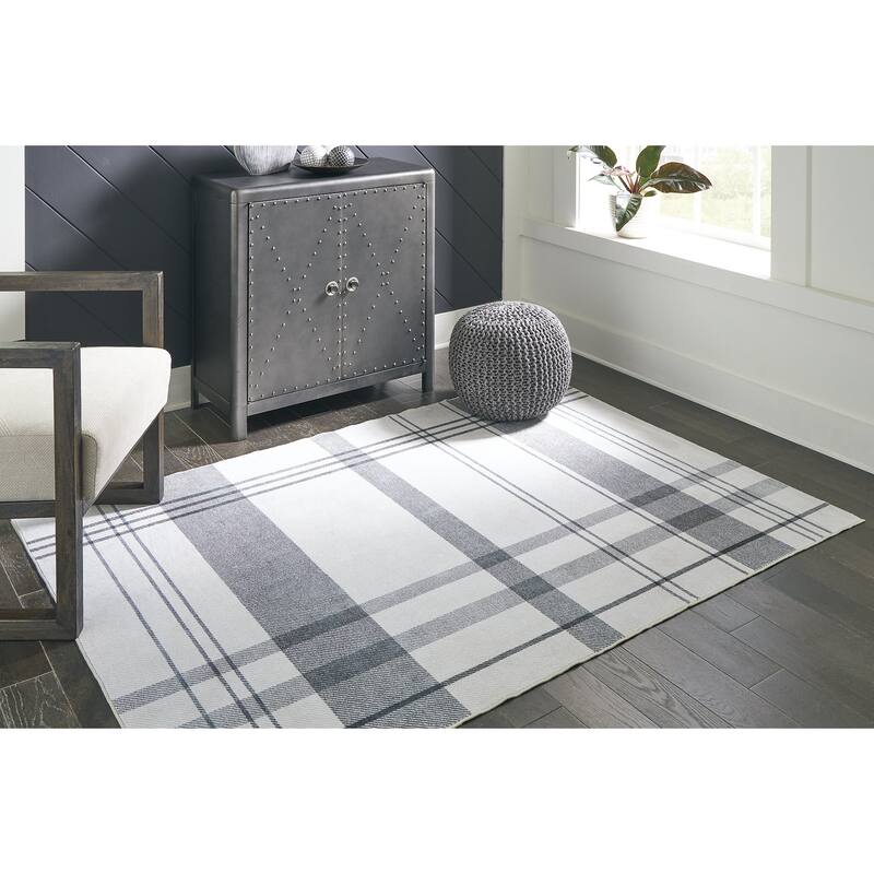 Signature Design by Ashley Kaidlow Rug