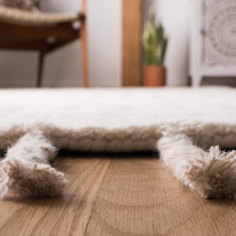 SAFAVIEH Handmade Casablanca Shag Laman Tribal Wool Rug