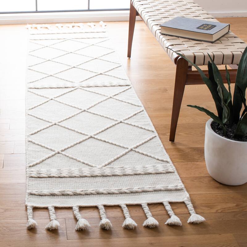 SAFAVIEH Handmade Casablanca Caty Moroccan Wool Tassel Rug - 2'3" x 8' Runner - Silver/Ivory