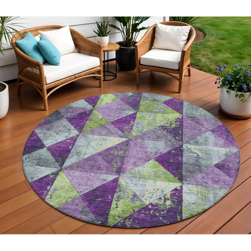 HomeRoots Geometric Transitional Rectangle Outdoor Rug - 8' Round
