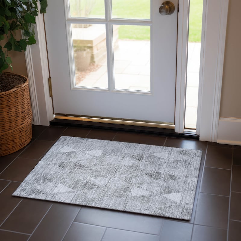 Machine Washable Indoor/ Outdoor Chantille Modern Diamonds Rug - Gray - 1'8" x 2'6"