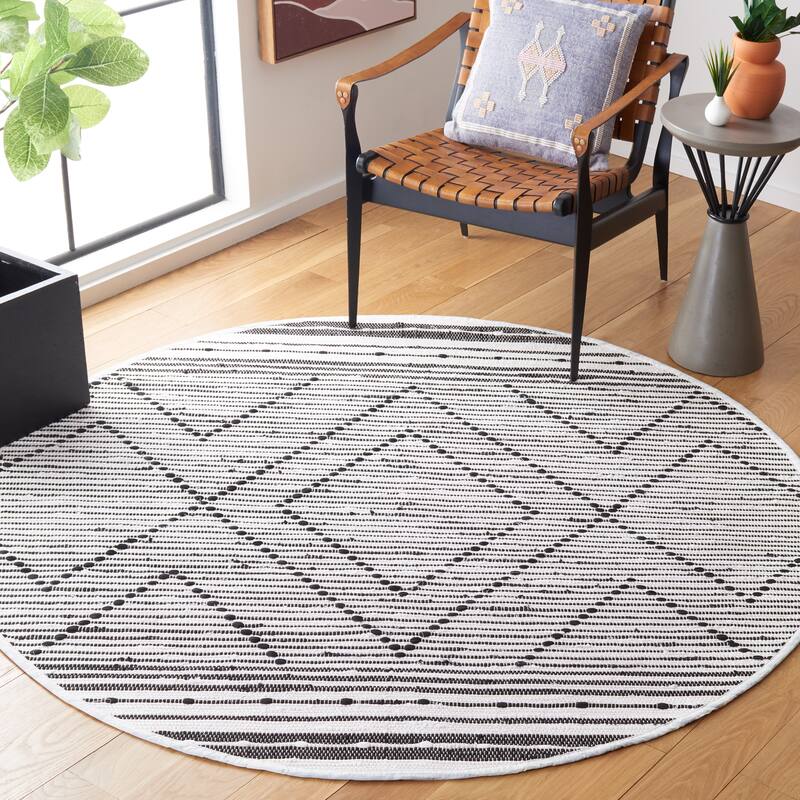 SAFAVIEH Handmade Striped Kilim Chizuko Transitional Rug - 6' Round - Black/Ivory