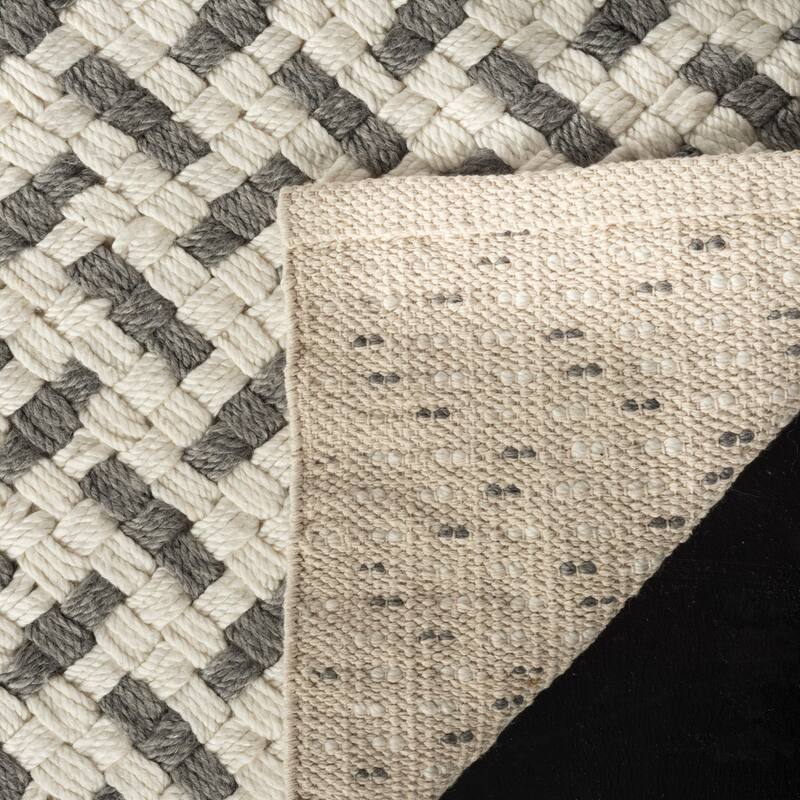SAFAVIEH Handmade Natura Mirela Wool Rug