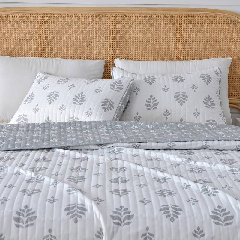 Luxurious Intricate French Floral Design Microfiber Quilt Set With Shams