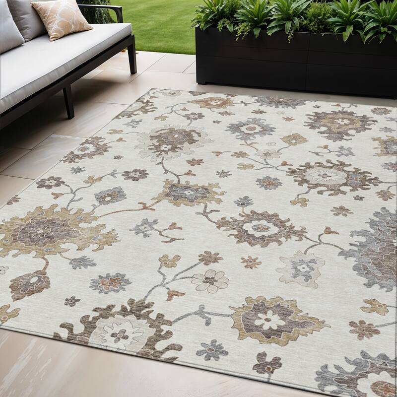 HomeRoots Floral Traditional Rectangle Outdoor Rug - 5' X 8'