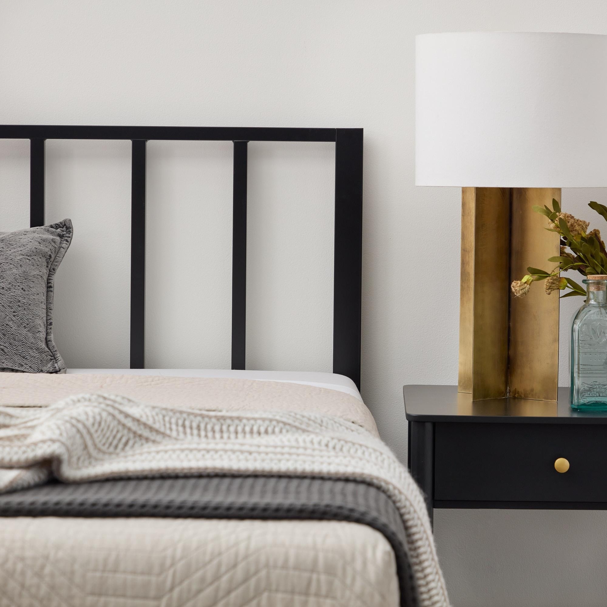 Brookside Lori Metal Platform Bed with Vertical Bar Headboard On