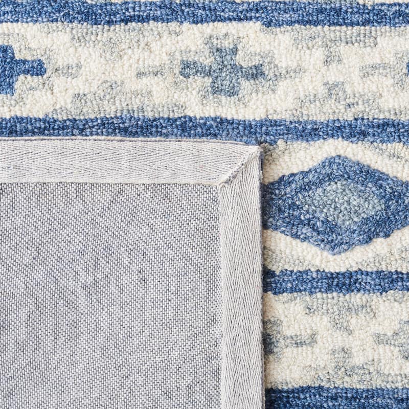 SAFAVIEH Handmade Roslyn Gisselle Wool Rug