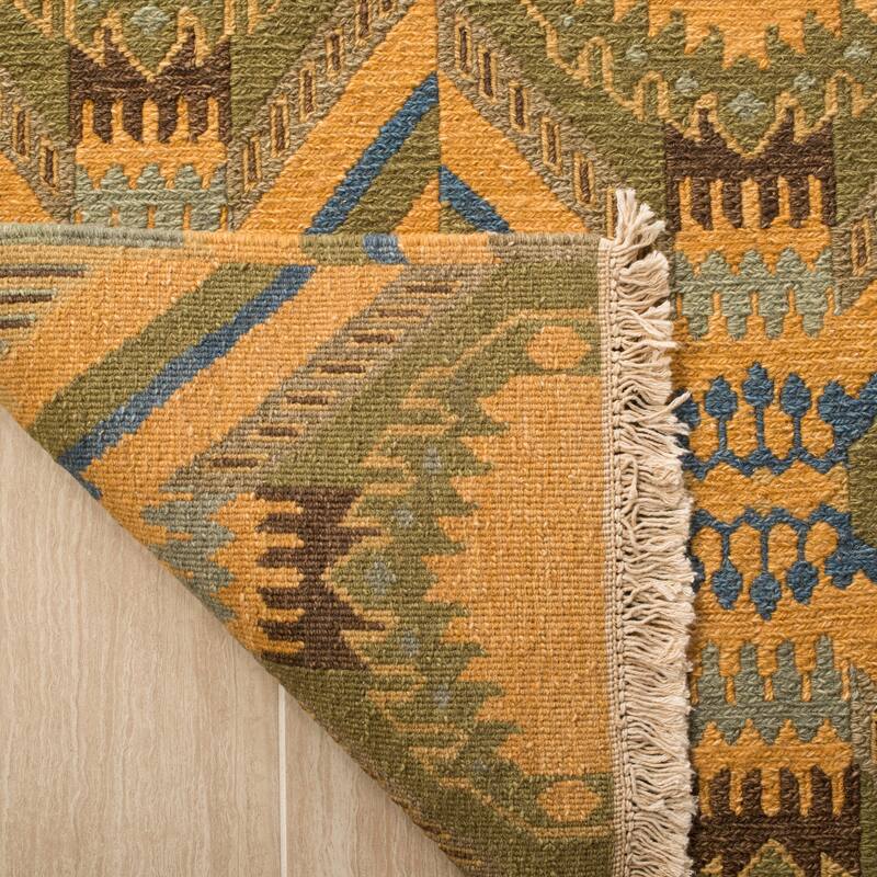 SAFAVIEH Couture Hand-knotted Pascale Modern Wool Rug