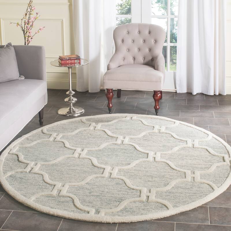 SAFAVIEH Handmade Cambridge Tilli Modern Wool Rug - 6' Round - Light Grey/Ivory