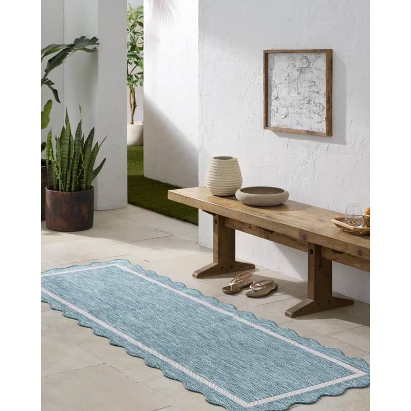 Livabliss Miami Beach Traditional Indoor / Outdoor Area Rug