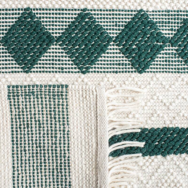 SAFAVIEH Handmade Natura Quitterie Moroccan Wool Rug