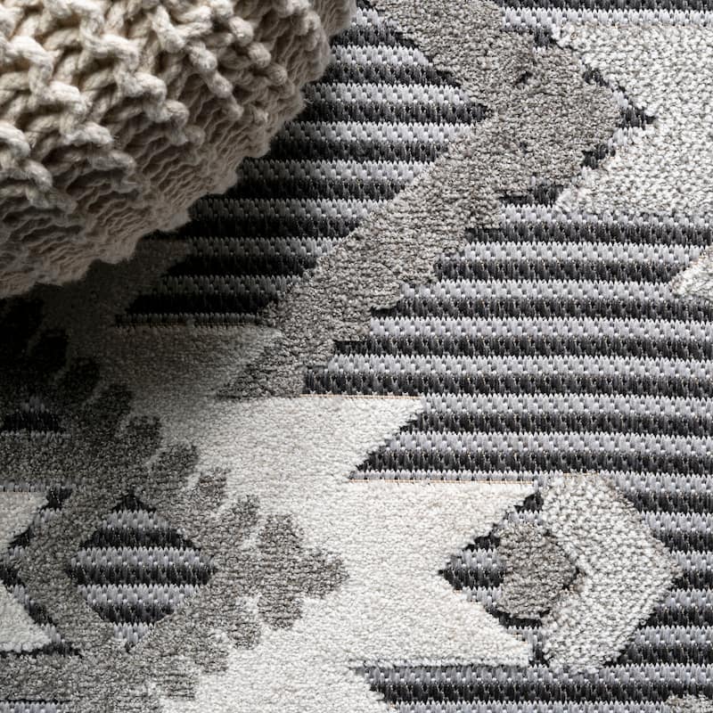 JONATHAN Y Duwun High-Low Pile Neutral Diamond Kilim Indoor/Outdoor Area Rug
