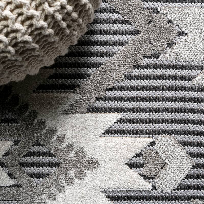 JONATHAN Y Duwun High-Low Pile Neutral Diamond Kilim Indoor/Outdoor Area Rug