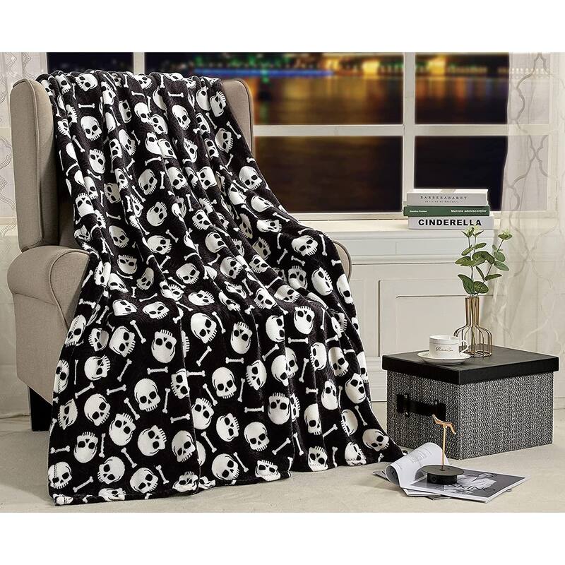 Skull & Bones by Décor&More Extra Soft Microplush Throw Blanket (50" x 60")