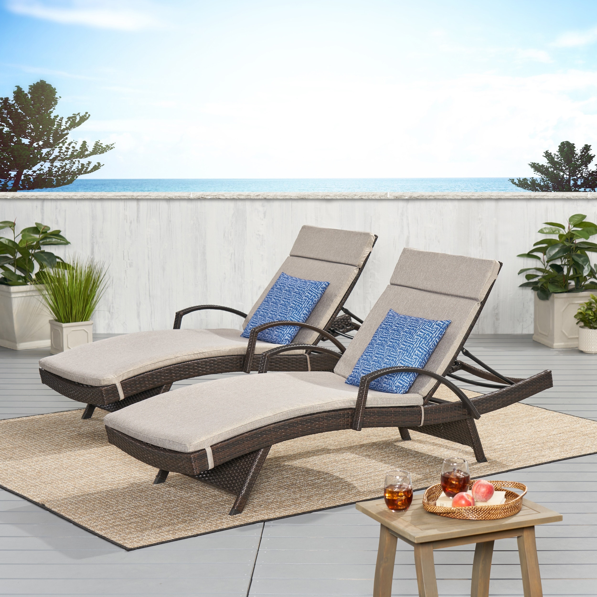 Vilano outdoor deals cushioned lounge chair