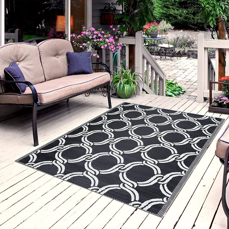 Mykonos Lightweight Reversible Recycled Plastic Outdoor Floor Mat/Rug - 5'x7' - Black&White