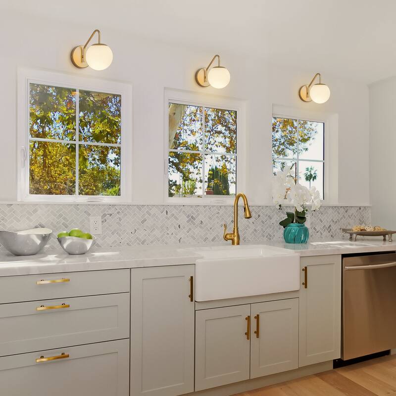 1-Light Modern Wall Sconce with Frosted Globe Glass Shade