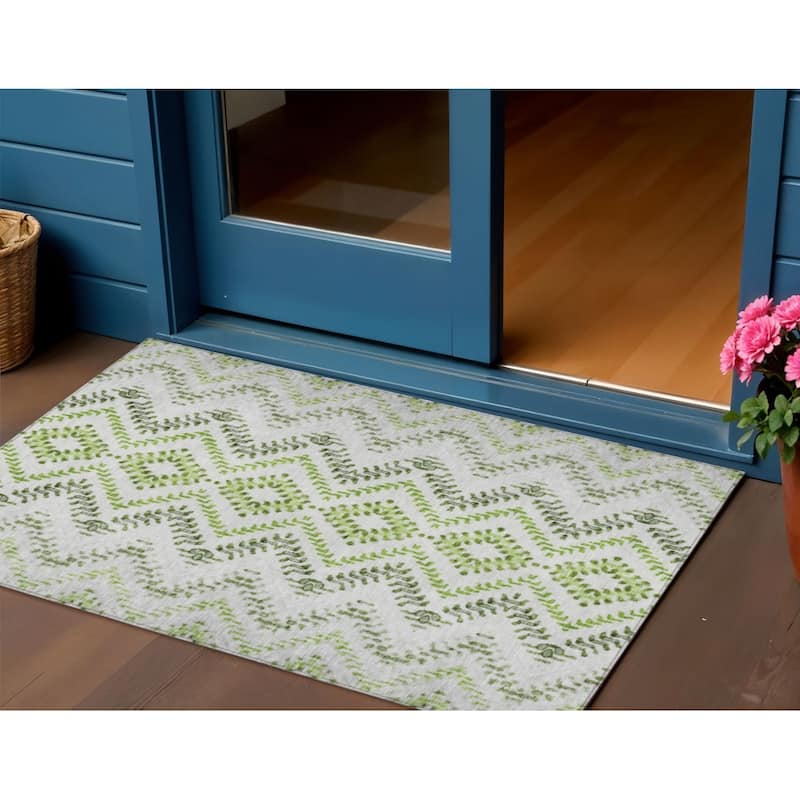 HomeRoots Geometric Transitional Rectangle Outdoor Rug - 3' x 5'