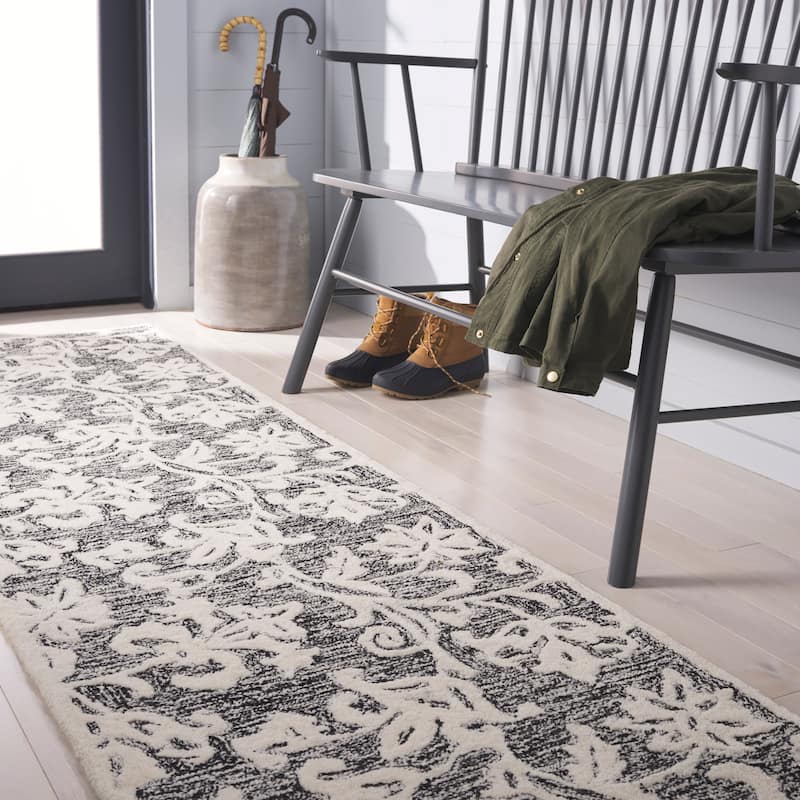 Martha Stewart by SAFAVIEH Handmade Eibhlis Wool Rug