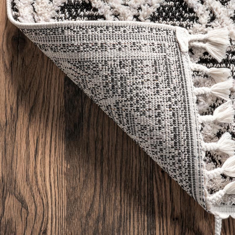 Nuloom Ansley Moroccan Lattice Tassel Area Rug