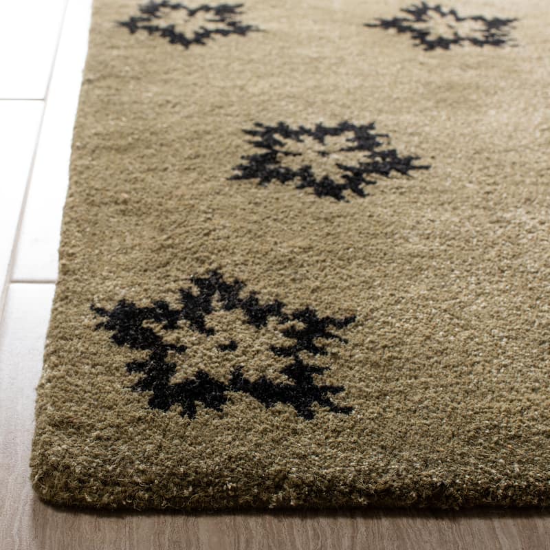 SAFAVIEH Handmade Soho Teela Leaves N.Z. Wool Rug