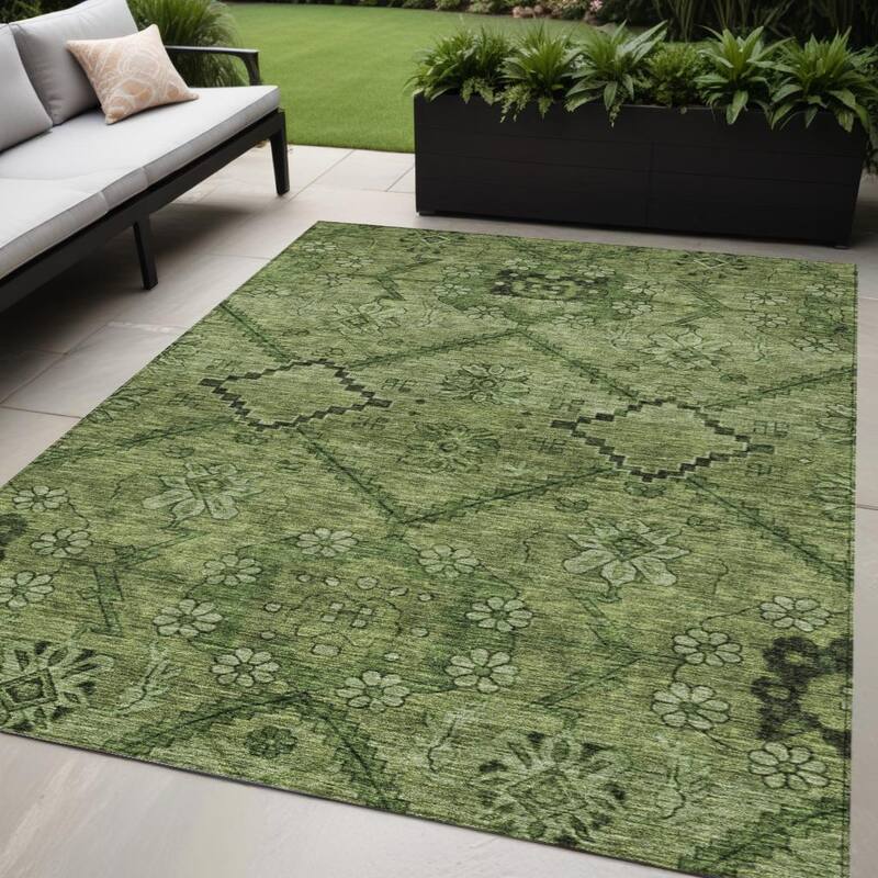 HomeRoots Floral Transitional Rectangle Outdoor Rug - 5' X 8'