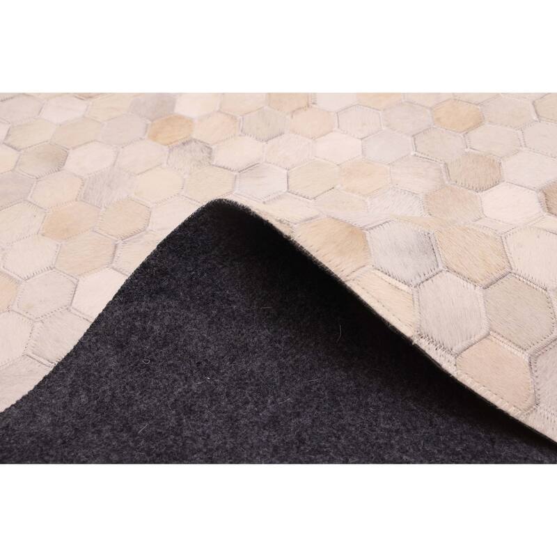 ECARPETGALLERY Handmade Cowhide Patchwork Cream Leather Rug - 5'1 x 5'1