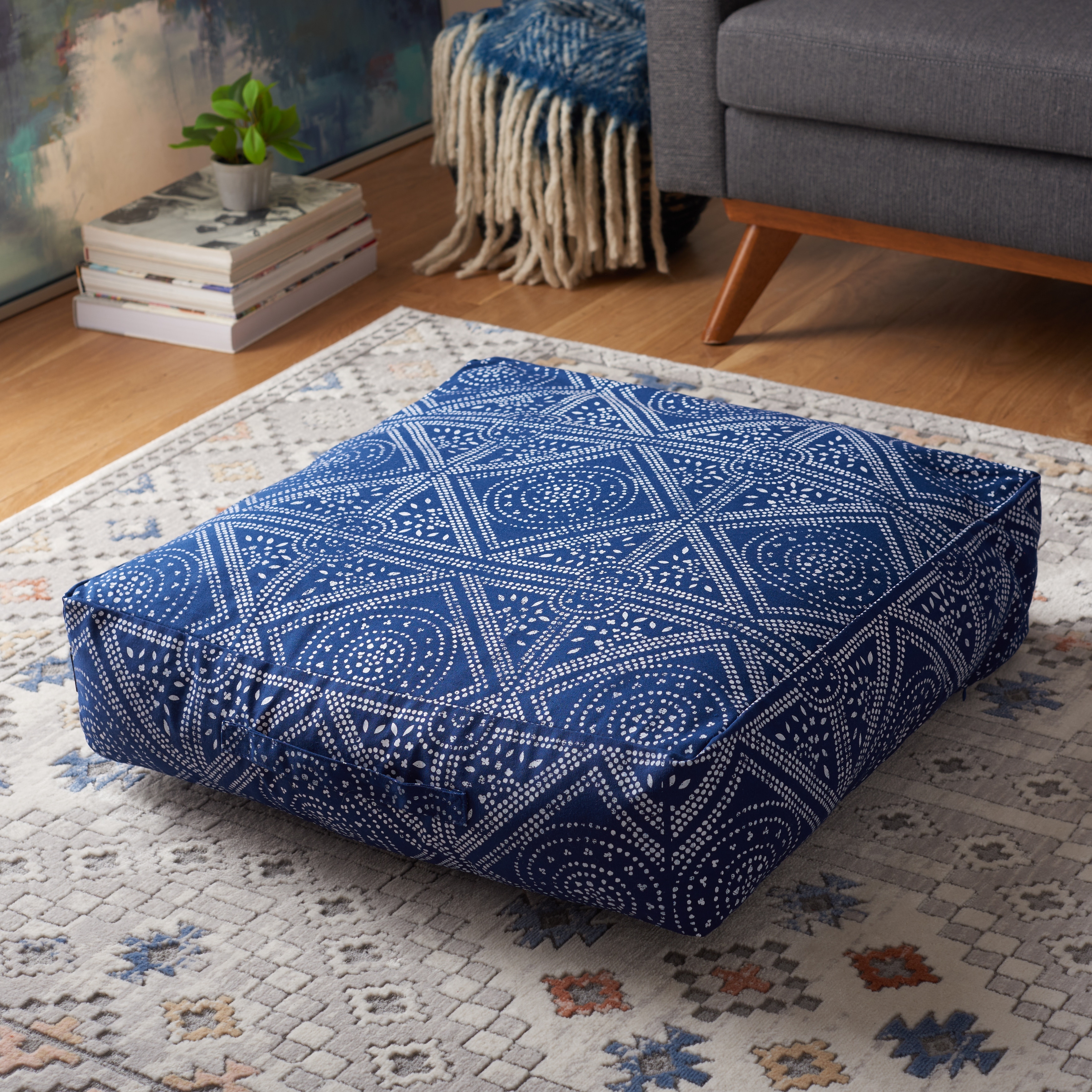 SAFAVIEH Valenti Bohemian 18 inch Square Floor Pillow 18 in. W x 18 in. H Polyester Navy White Single