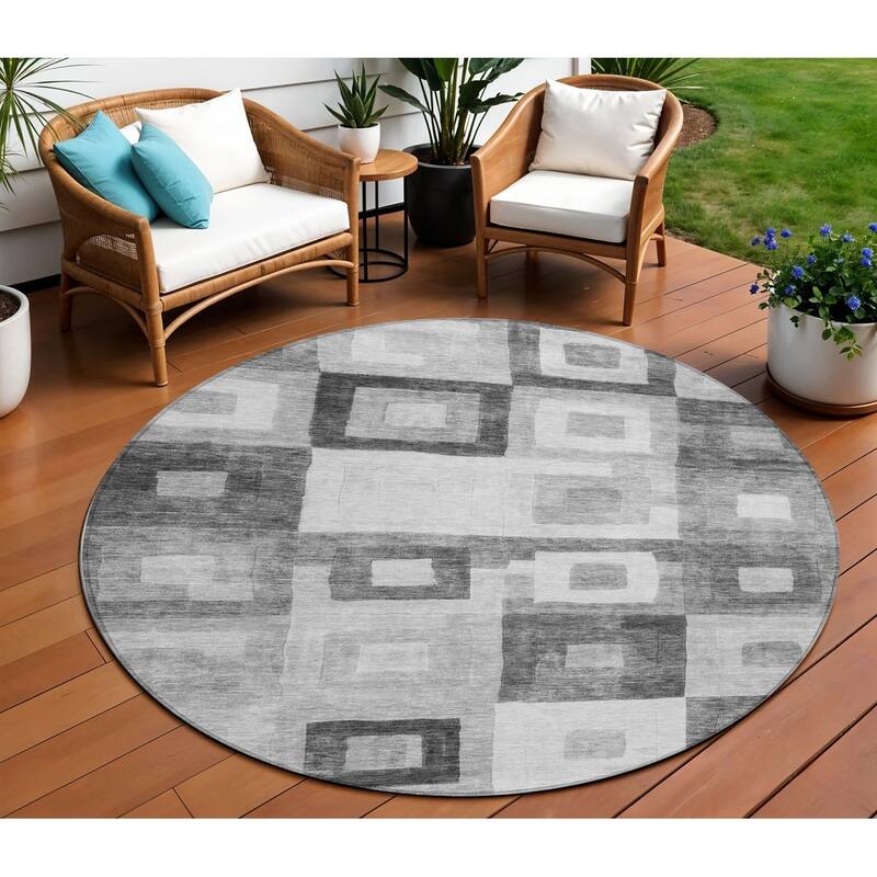 HomeRoots Geometric Transitional Rectangle Outdoor Rug - 8' Round