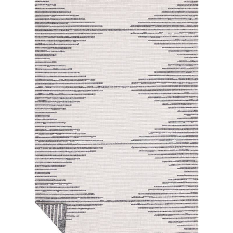 HomeRoots Geometric Modern Rectangle Area Rug - 5' X 8'