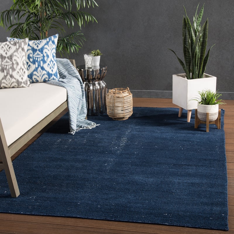 Orleanna Indoor/ Outdoor Solid Area Rug