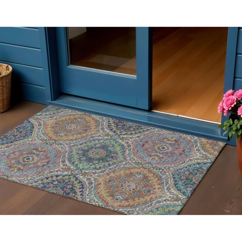 HomeRoots Floral Traditional Rectangle Outdoor Rug - 3' x 5'