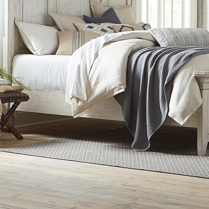 Heartland Antique White Tobacco Queen Panel Bed