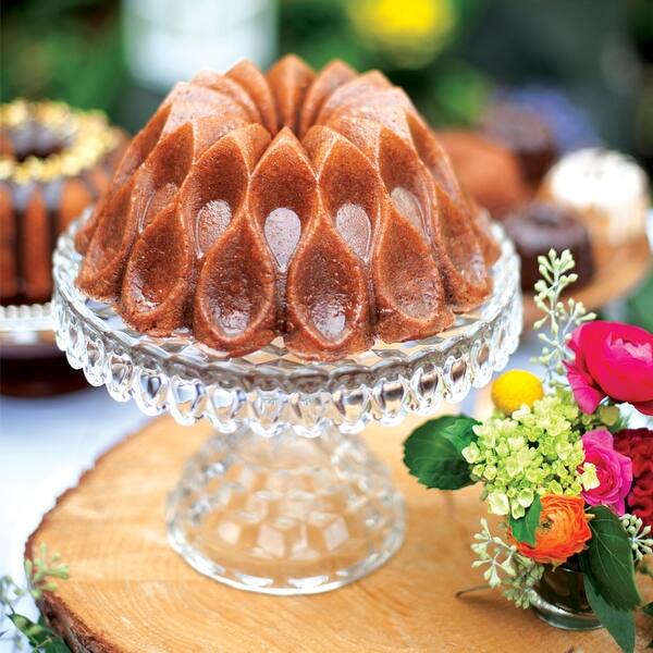 https://ak1.ostkcdn.com/images/products/is/images/direct/ccc2872783f0dac24ea1d59b8fd0c2cfd95a6bb4/Nordic-Ware-Crown-Bundt-Pan.jpg?impolicy=medium