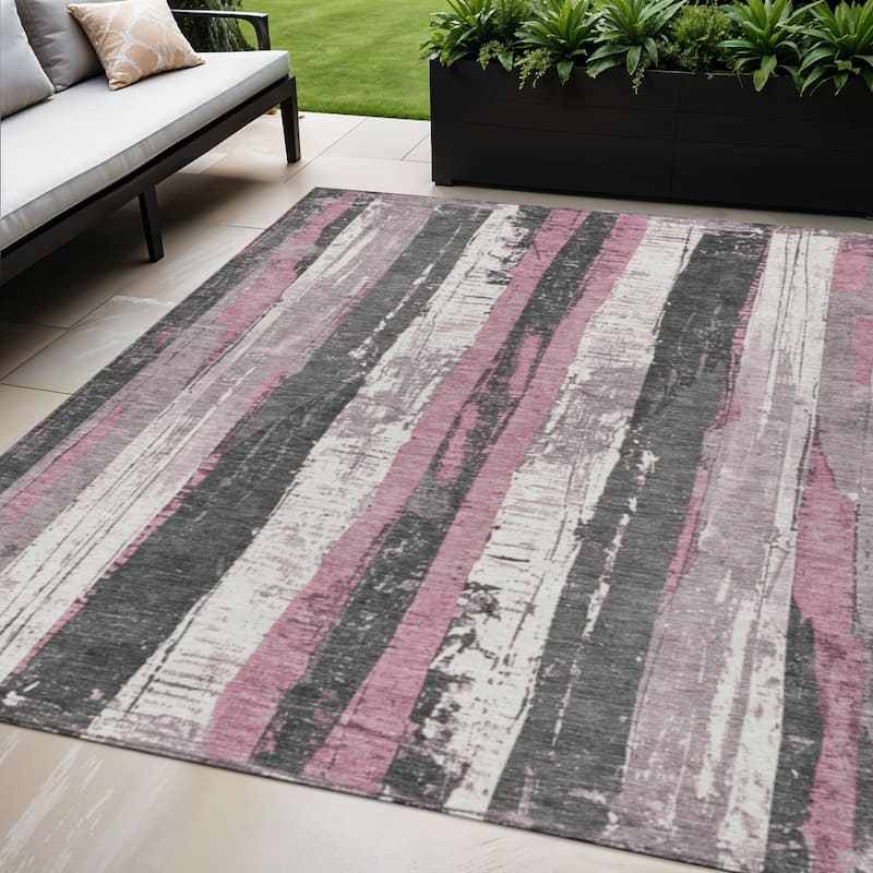 HomeRoots Striped Transitional Rectangle Outdoor Rug - 5' X 8'