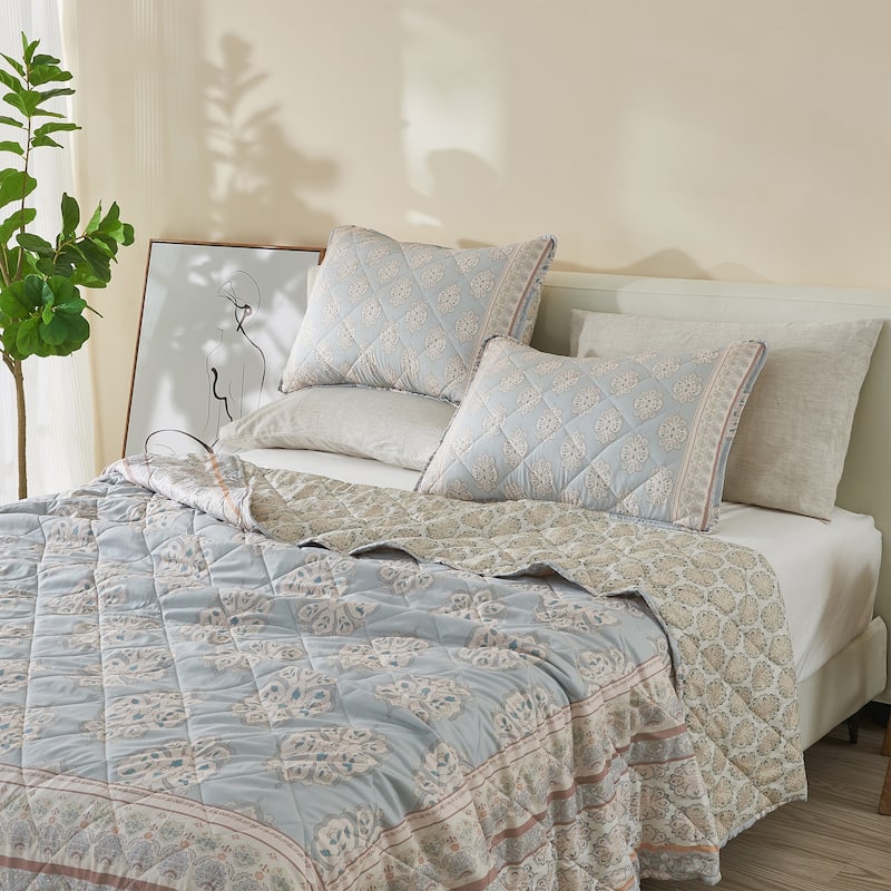Patina Vie Maison Vintage-Inspired Floral Reversible Quilt Set with Shams