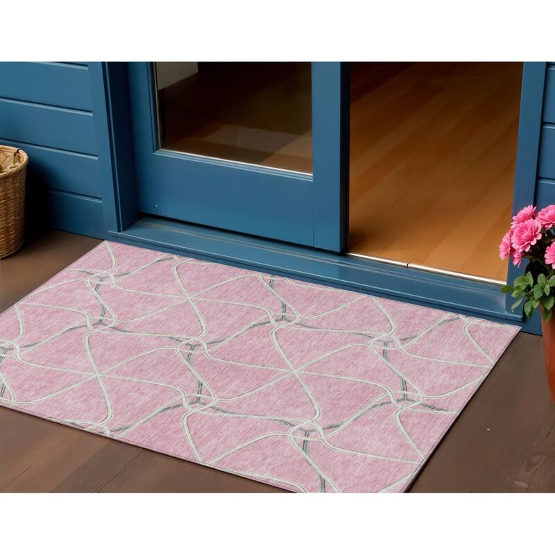 HomeRoots Geometric Contemporary Rectangle Outdoor Rug - 3' x 5'