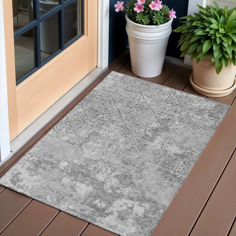 HomeRoots Floral Transitional Rectangle Outdoor Rug - 3' x 5'