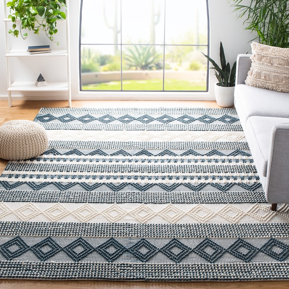 SAFAVIEH, Handmade Natura Paladia Wool Rug