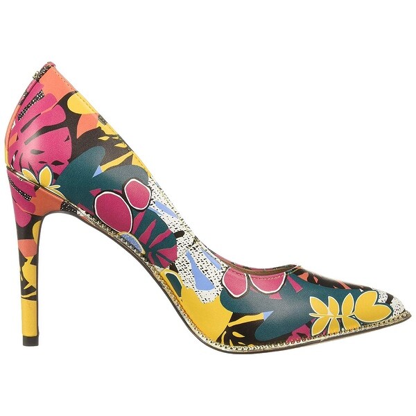 bcbg harleigh pump
