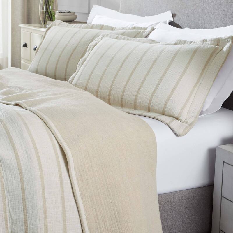 Superior Valencia Reversible Cotton Matelasse Bedspread and Sham Set