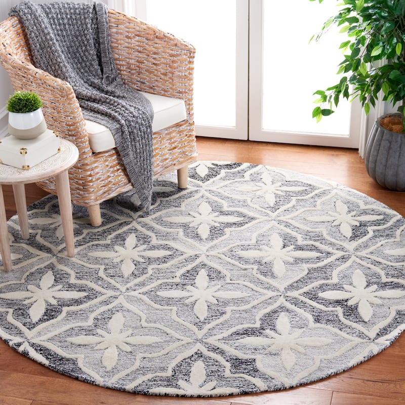 SAFAVIEH Handmade Metro Gerlinde Floral Trellis Wool Rug - 6' Round - Black/Ivory