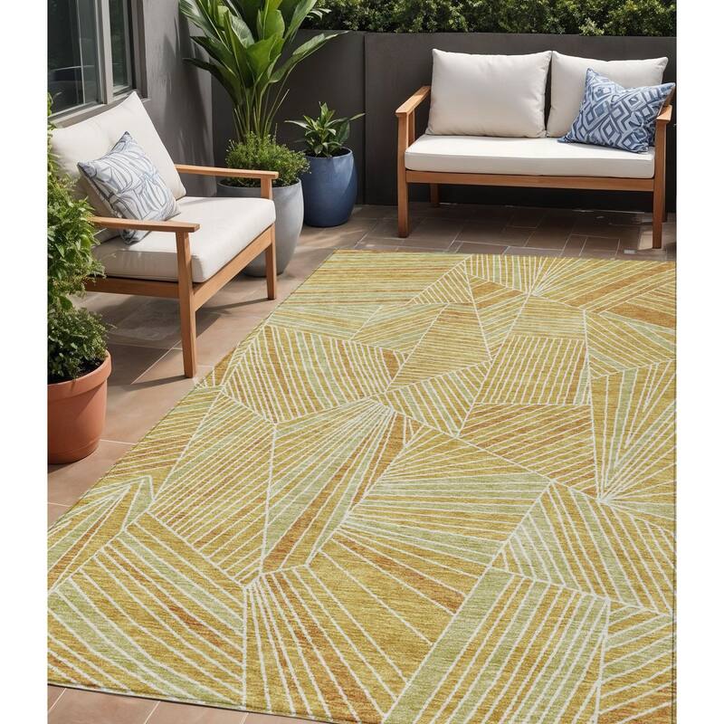 HomeRoots Geometric Transitional Rectangle Outdoor Rug - 5' X 8'