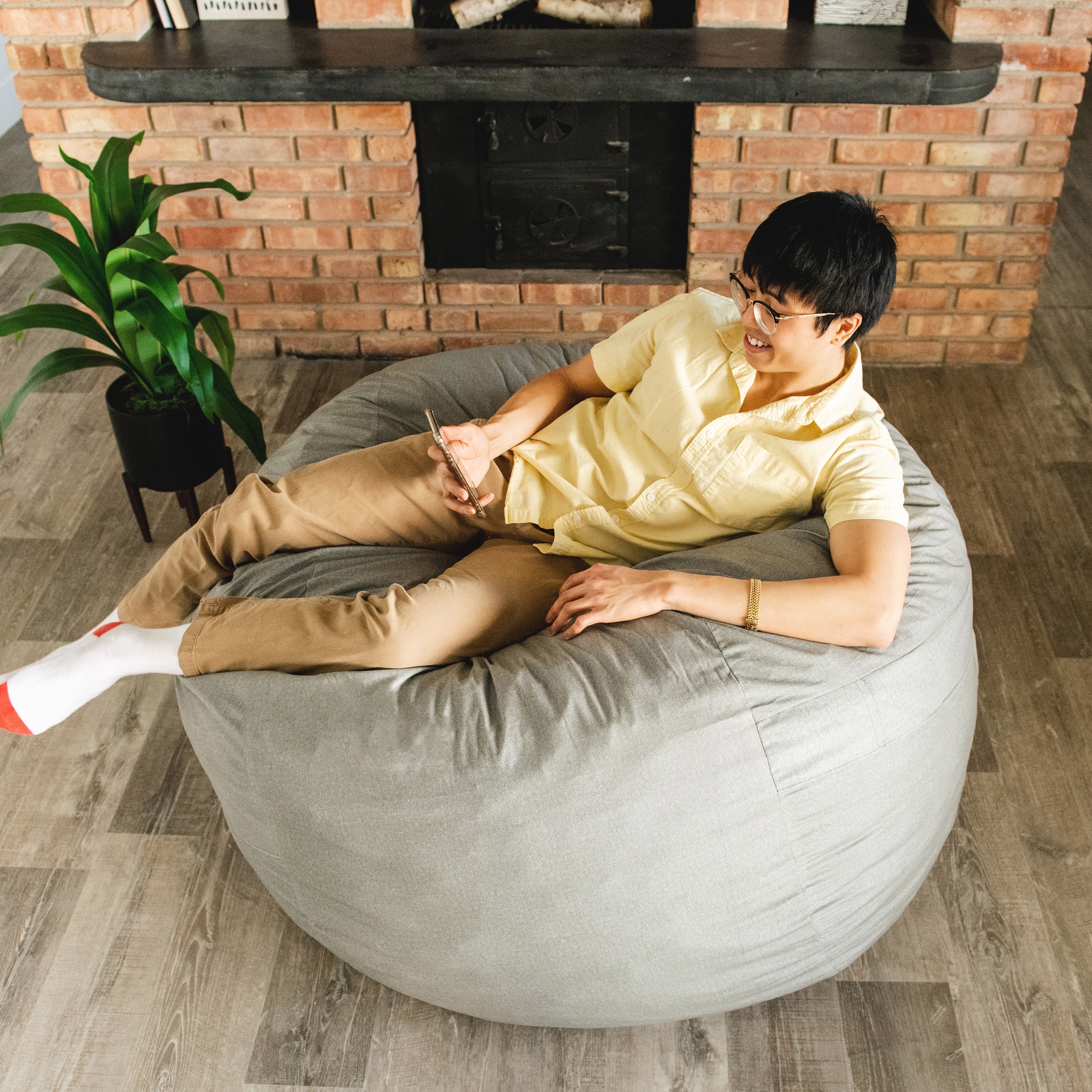 https://ak1.ostkcdn.com/images/products/is/images/direct/cceb3a3754b8abbe14b1b7c9d89ab74898a032f0/Big-Joe-Fuf-Large-Bean-Bag-Chair.jpg