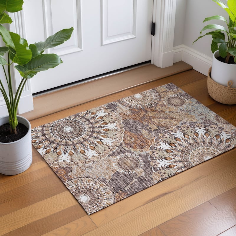 Machine Washable Indoor/ Outdoor Traditional Pinwheel Chantille Rug
