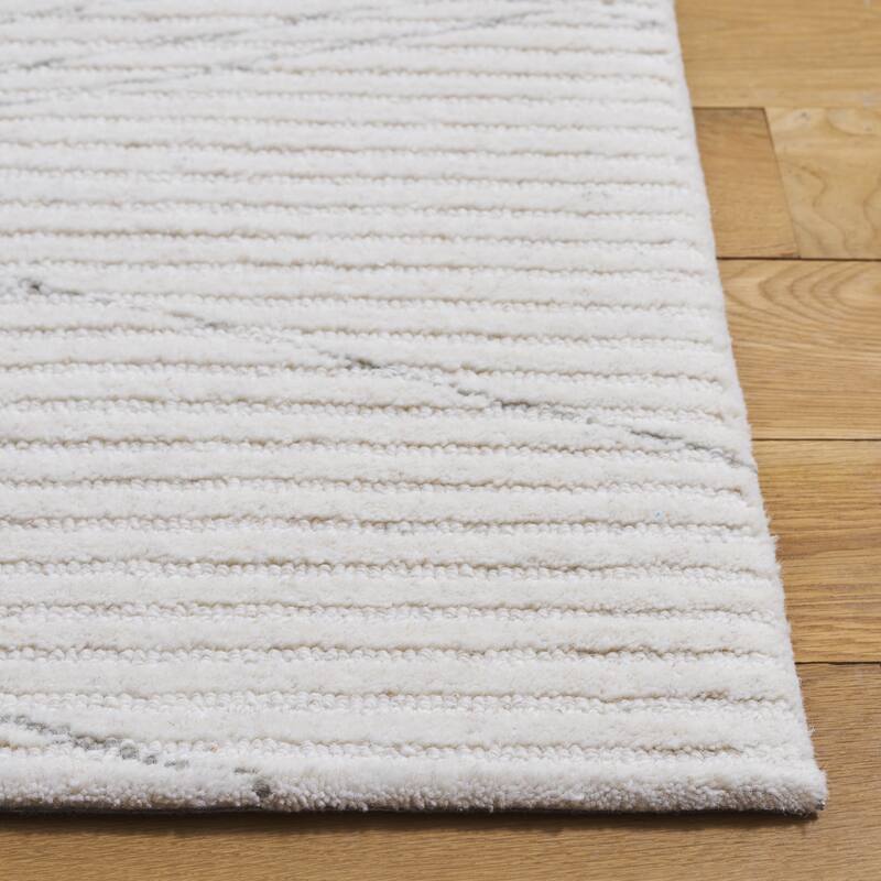 SAFAVIEH Handmade Ebony Aulikki Wool Rug