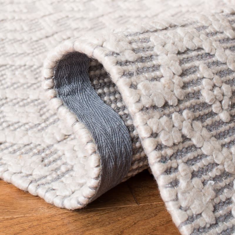 SAFAVIEH Handmade Natura Vesselina Wool Rug