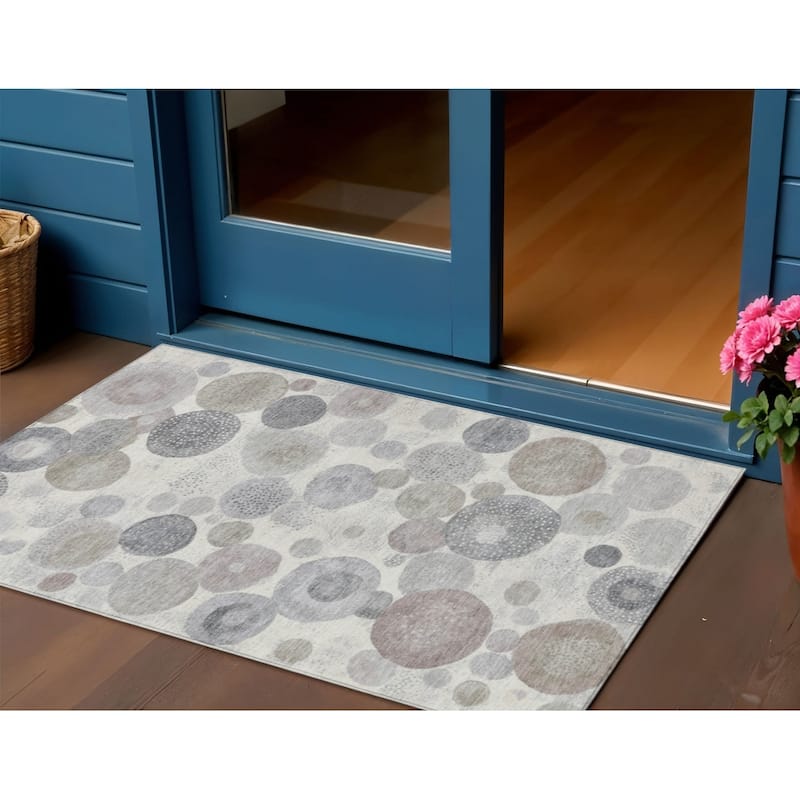 HomeRoots Geometric Transitional Rectangle Outdoor Rug - 3' x 5'