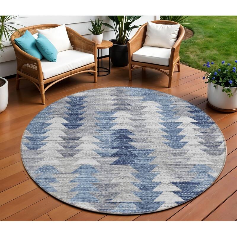 HomeRoots Geometric Transitional Rectangle Outdoor Rug - 8' Round